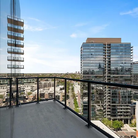 Foundry Unmatched Skyline Views At Lincoln Park Apartment Chicago Exterior photo