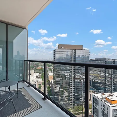 Foundry Unmatched Skyline Views At Lincoln Park Apartment Chicago Exterior photo