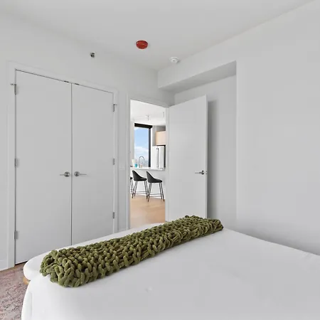 Foundry Unmatched Skyline Views At Lincoln Park Apartment Chicago Exterior photo