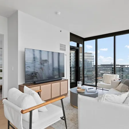 Foundry Unmatched Skyline Views At Lincoln Park Apartment Chicago Exterior photo
