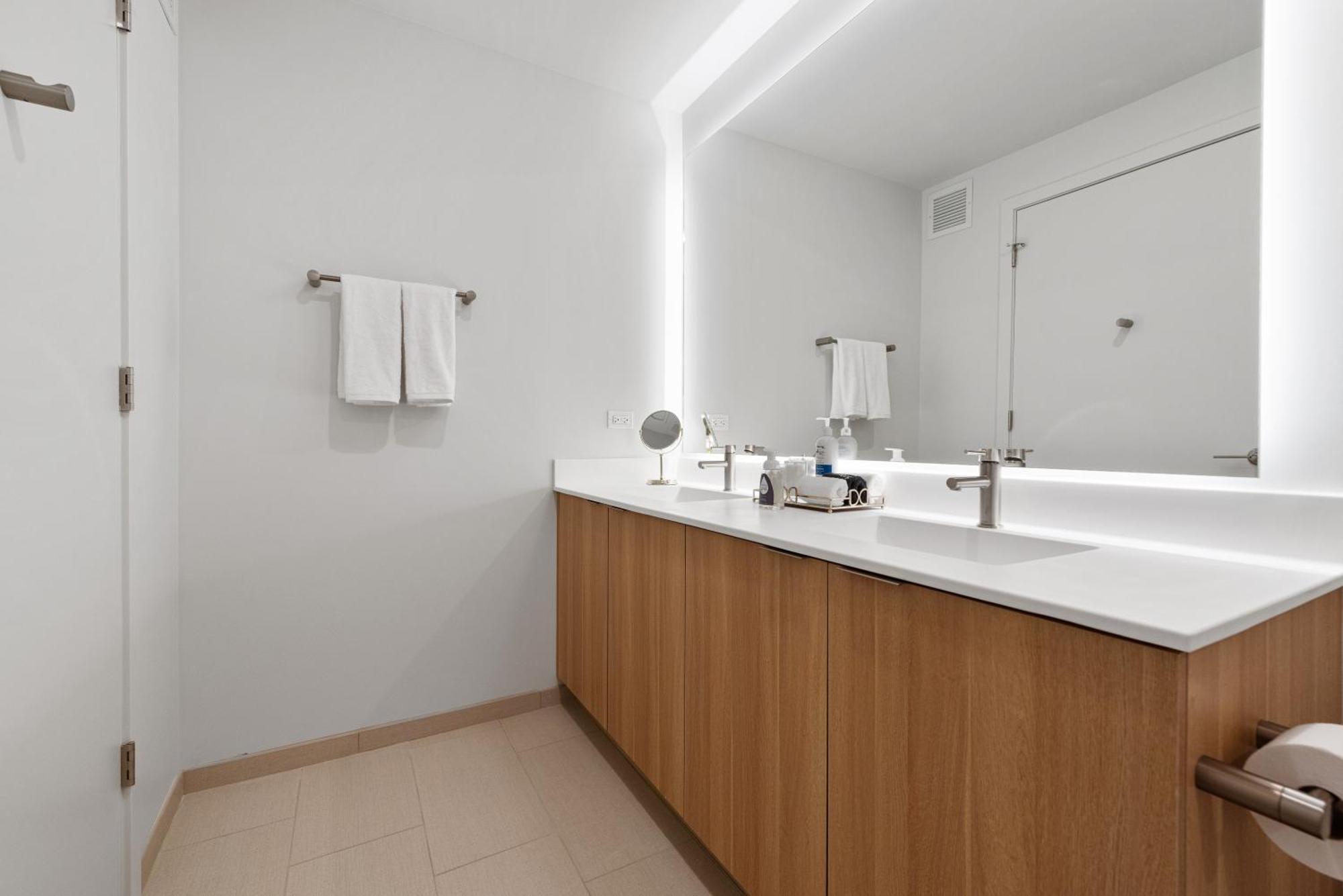 Apartment Foundry Unmatched Skyline Views At Lincoln Park Chicago