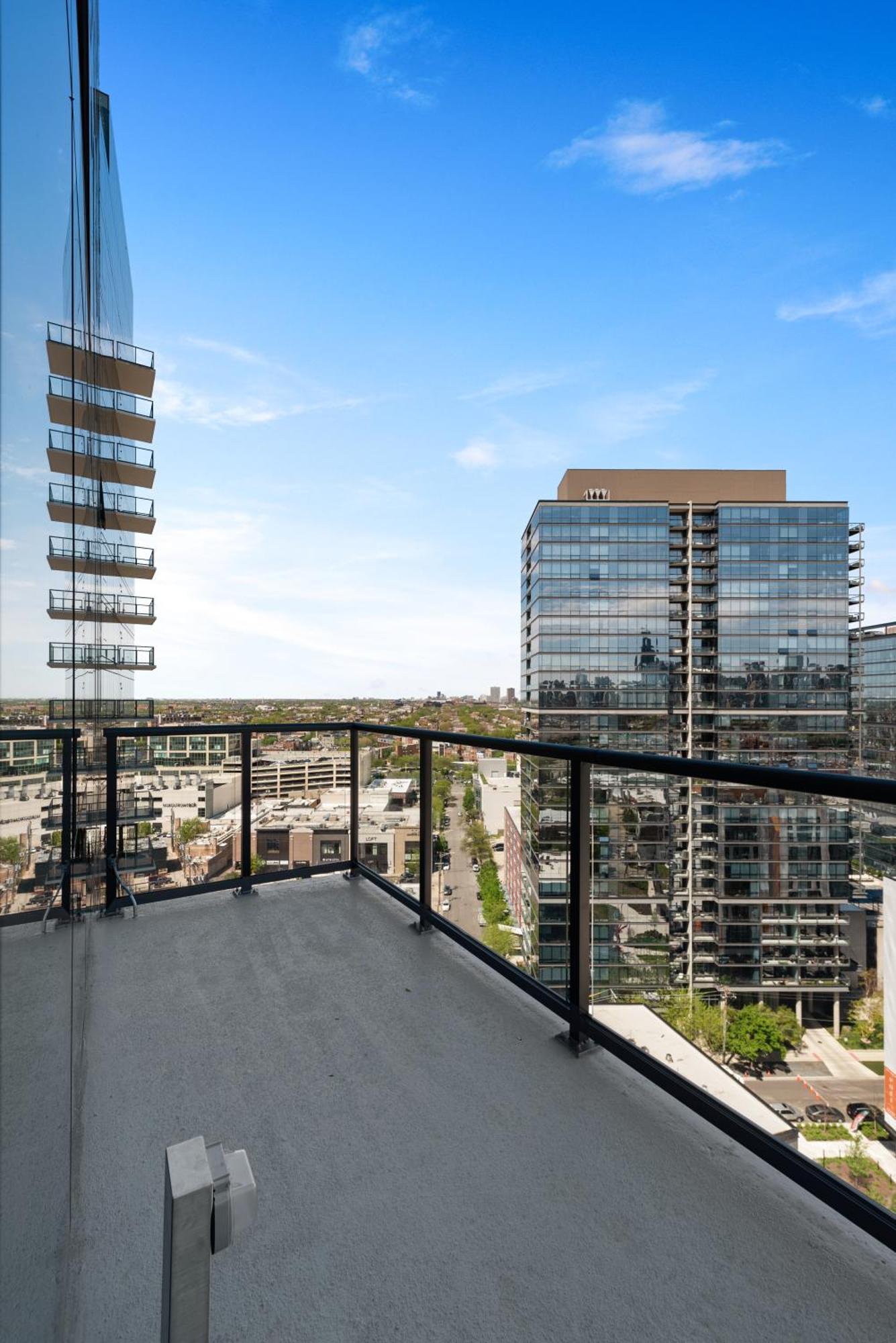 Foundry Unmatched Skyline Views At Lincoln Park Apartment