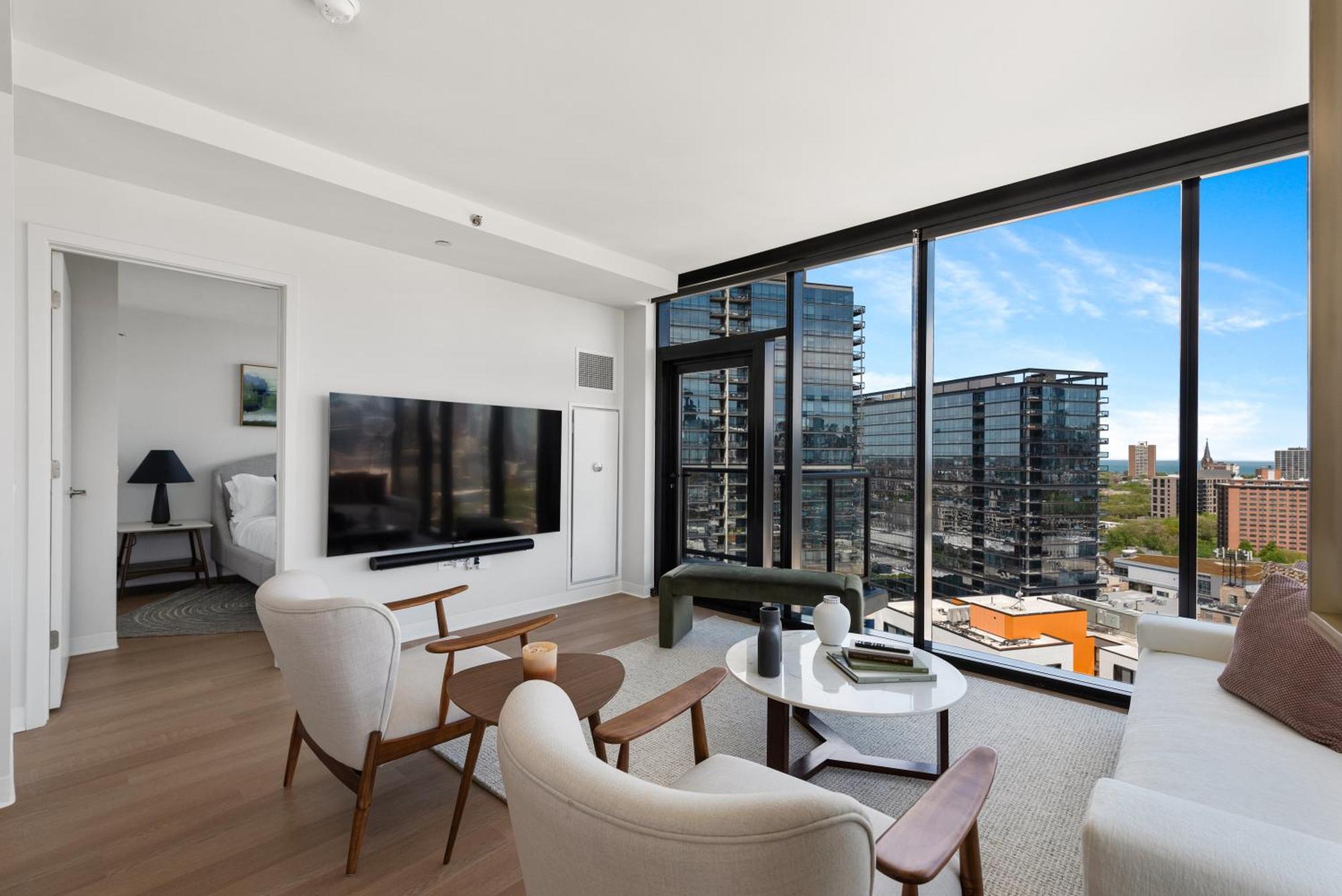 Apartment Foundry Unmatched Skyline Views At Lincoln Park Chicago