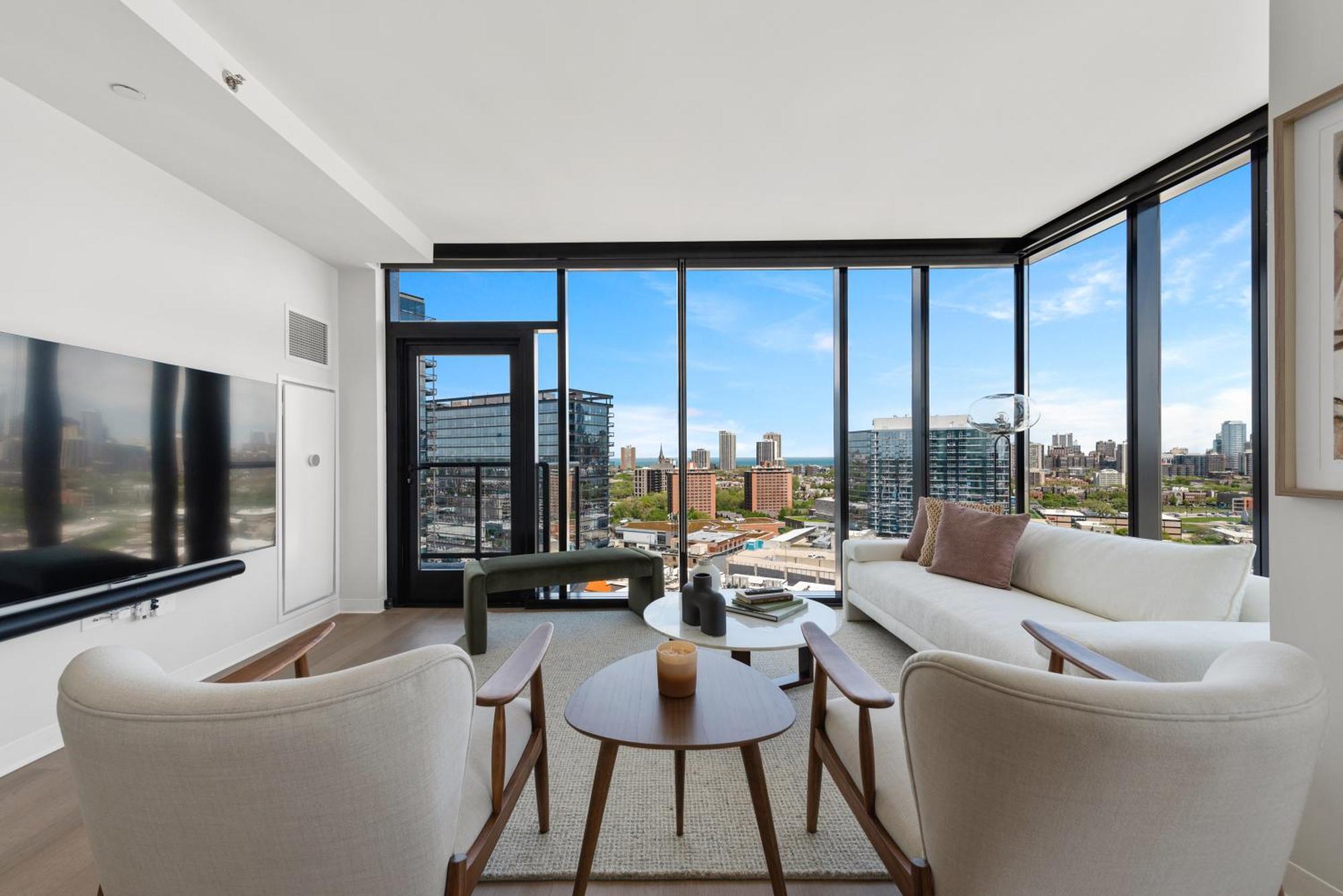 Foundry Unmatched Skyline Views At Lincoln Park * Chicago
